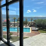 Hotel Sea Queen Luxury