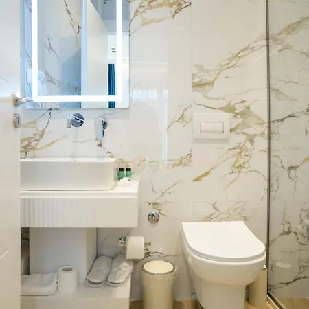 Sea Queen Luxury Hotel