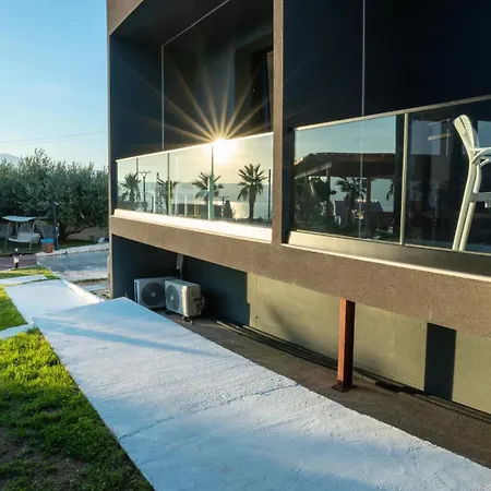 Sea Queen Luxury Hotel Radhimë