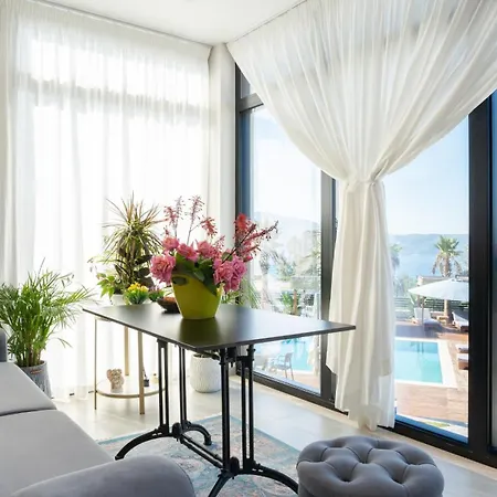 Sea Queen Luxury Radhimë