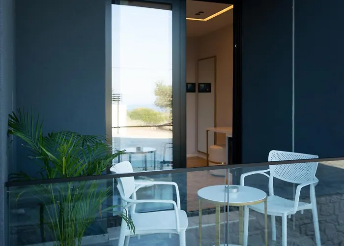 Sea Queen Luxury Hotel