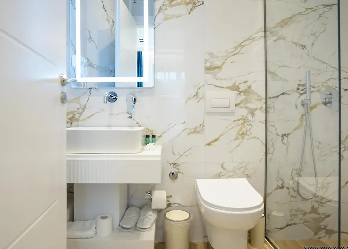 Sea Queen Luxury 3* Radhimë