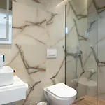 Sea Queen Luxury Hotell Radhimë