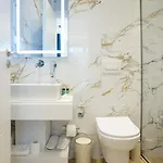 Sea Queen Luxury 3* Radhimë