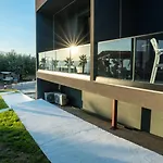 Sea Queen Luxury Hotel Radhimë