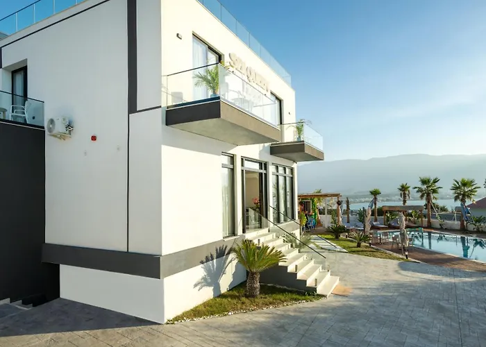 Hotel Sea Queen Luxury Radhime